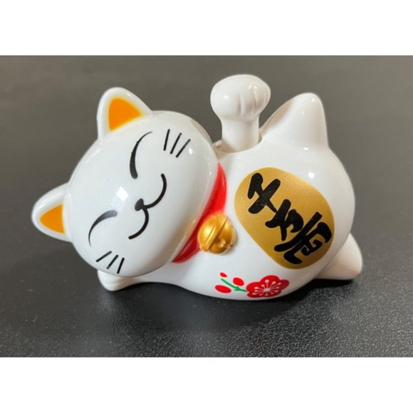 Accents Lucky Cat Maneki Neko Kawaii Solar Powered Waving Kitty
